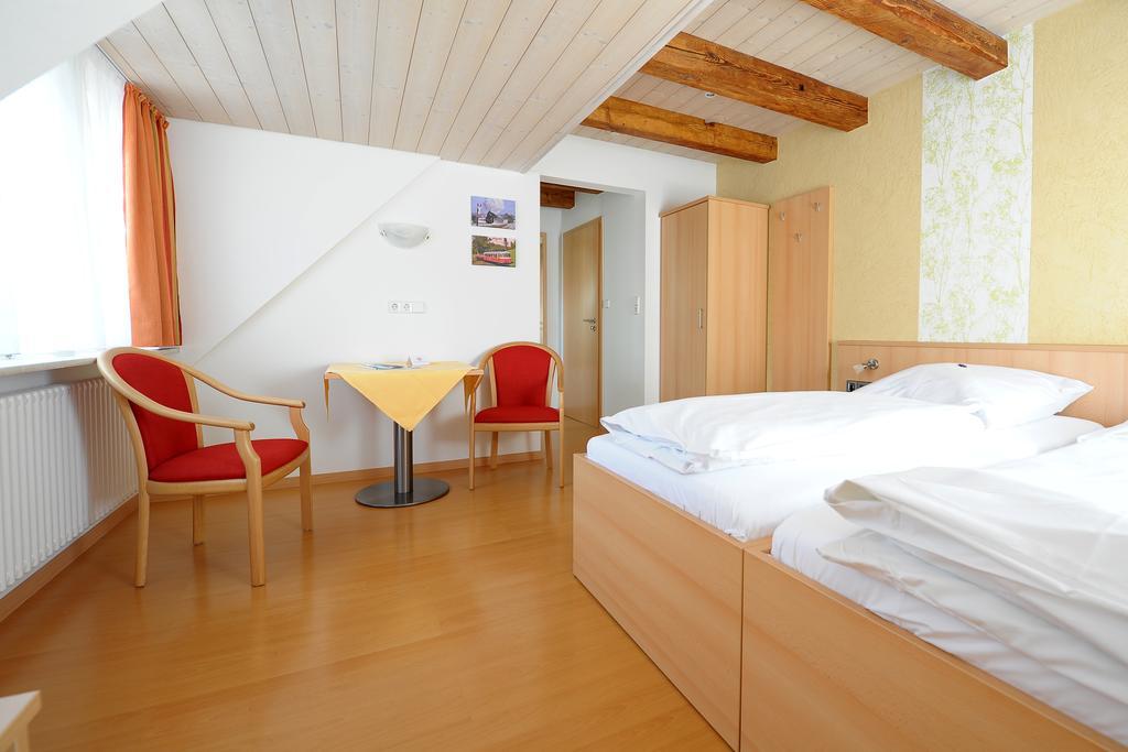 Gasthof Zum Lamm Gomadingen Room photo